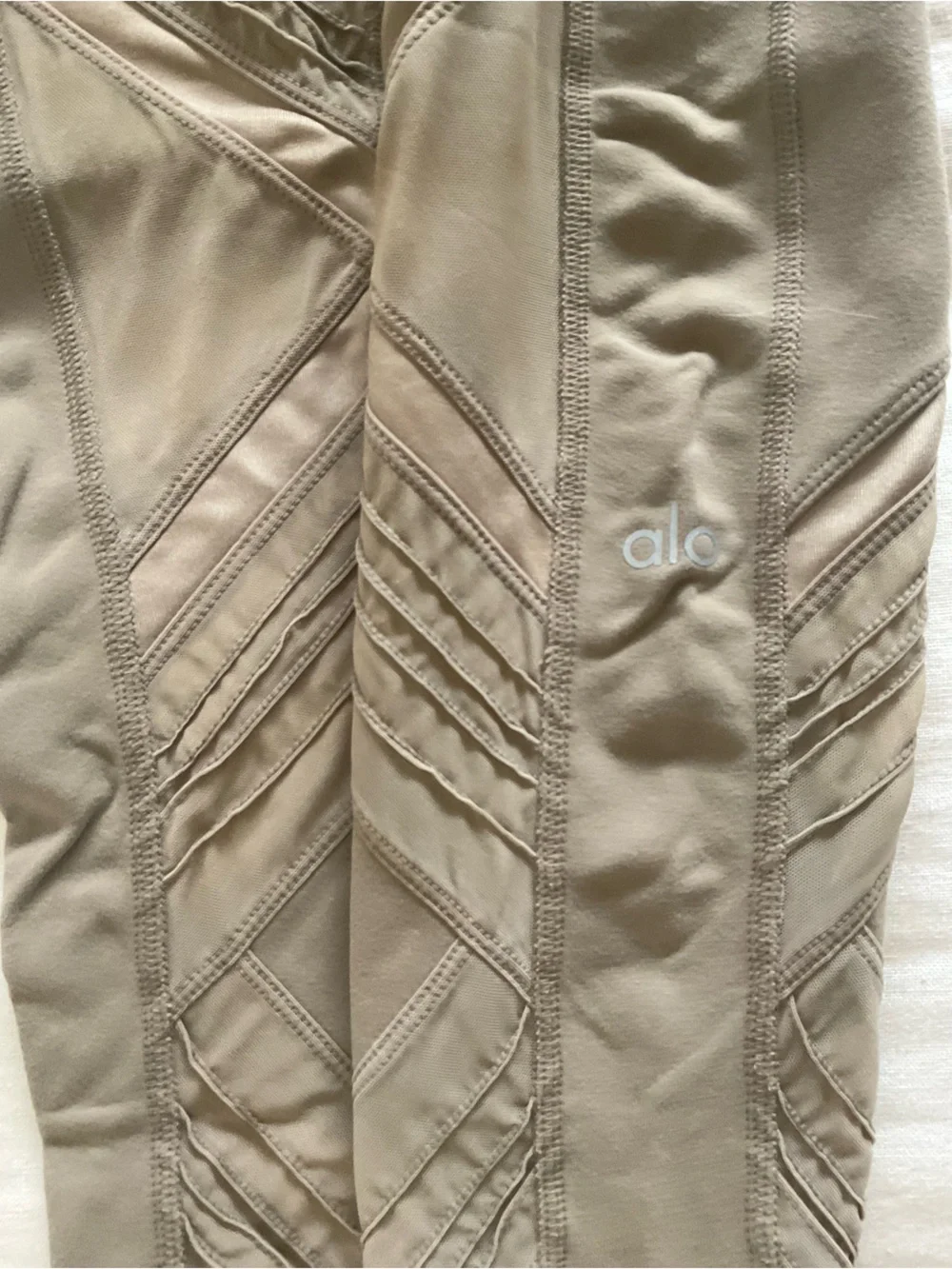 ALO - High-Waist Block Mesh Leggings - Nude - Picture 5 of 9